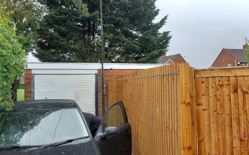 Safe and Secure Lock Up Garage to Rent  in caddington Village Luton LU1 4HS