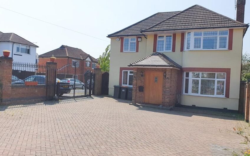 5 bedroom detached house available for rent .