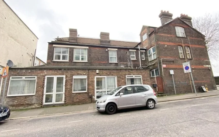 4 Bed Flat, Dudley Street, LU2 for Sale