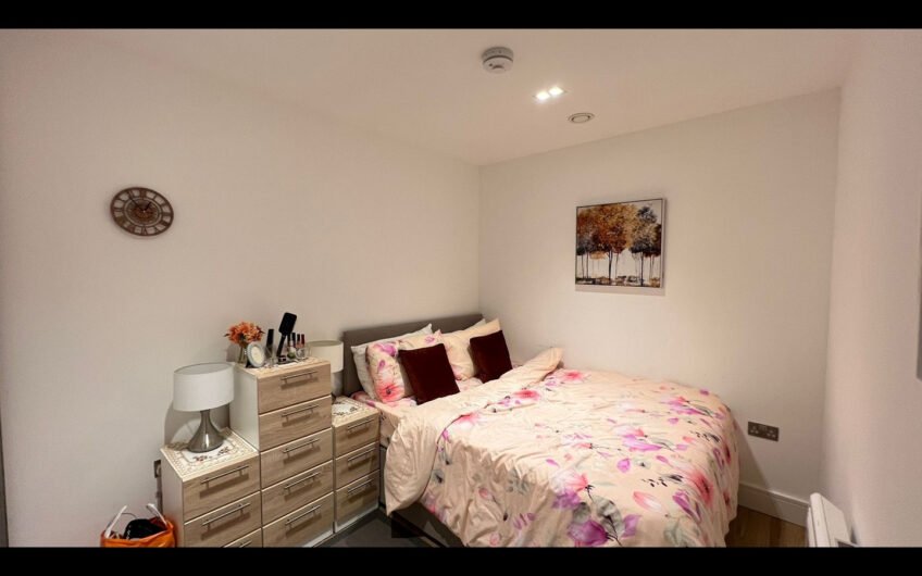 One Bedroom Apartament Available For Sale in Laporte Way, Luton LU4 8FN