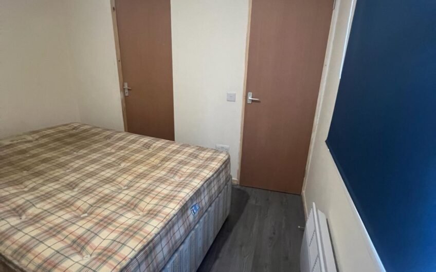 Studio Flat Available in Luton, LU2 0BX!!!