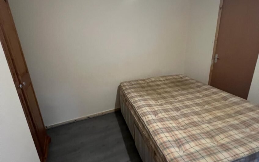 Studio Flat Available in Luton, LU2 0BX!!!