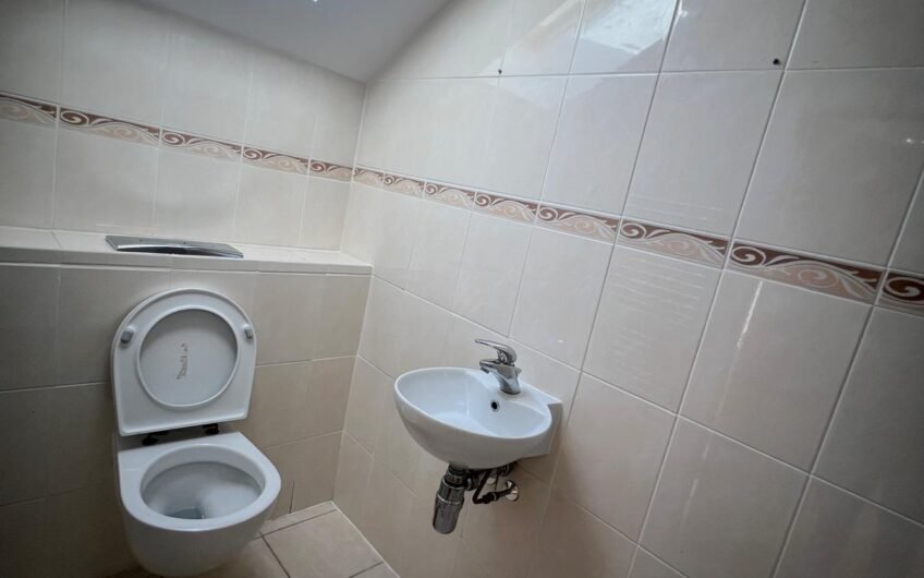 3 Bedroom Flat For Rent in Sandy!!!