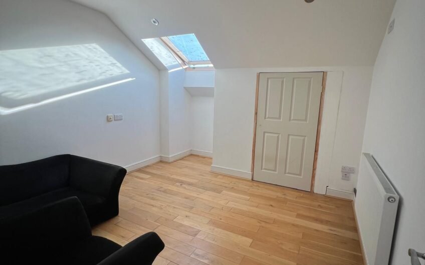 3 Bedroom Flat For Rent in Sandy!!!