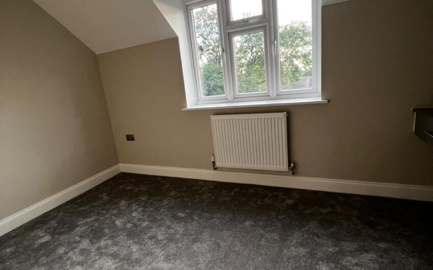 4 Bedrooom Semi-detched House available for Rent in Dunstable, LU5!!!