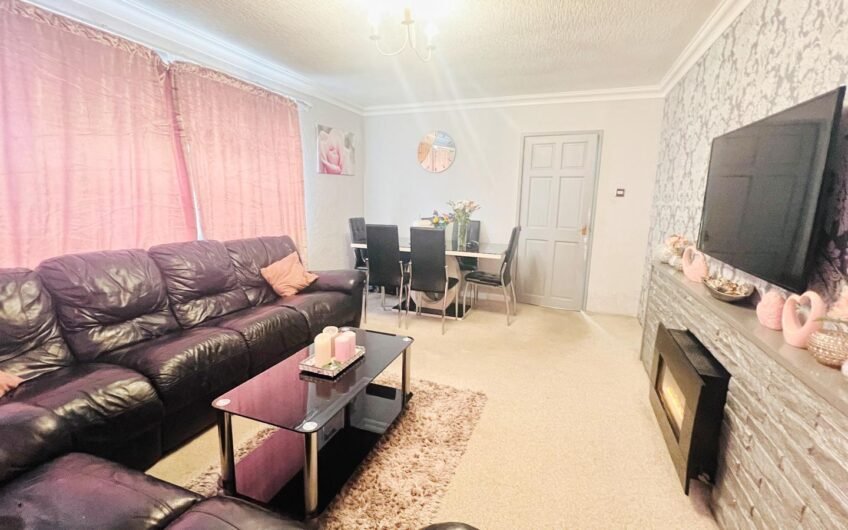 5 Bedroom Bungallow available for Sale in Luton, LU4!!!