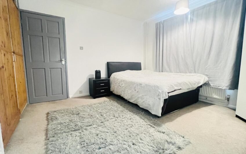 5 Bedroom Bungallow available for Sale in Luton, LU4!!!