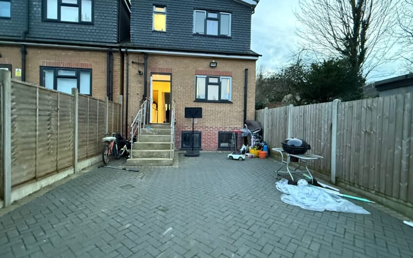 5 Bedroom Semi-detached House with potential for HMO available for Rent in Luton, LU1!!!