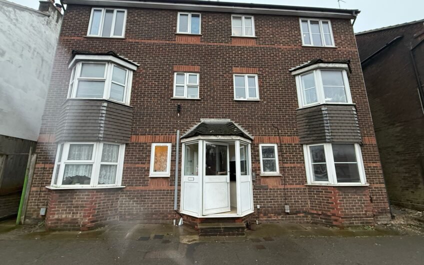 2 Bedroom Flat available for Rent in Duntable, LU6!!!