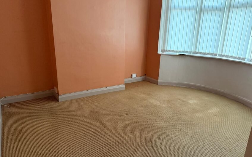 3 Bedroom Semi-detached House available for Rent in Luton, LU2!!!