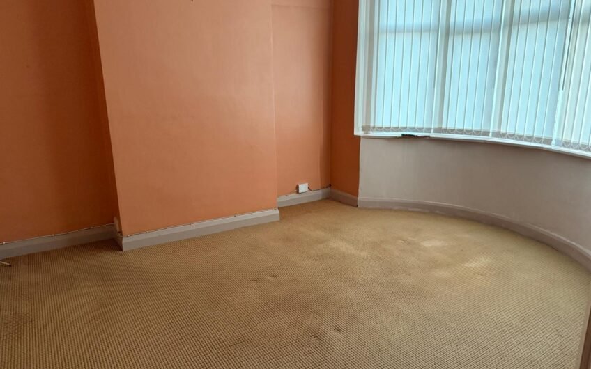 3 Bedroom Semi-detached House available for Rent in Luton, LU2!!!