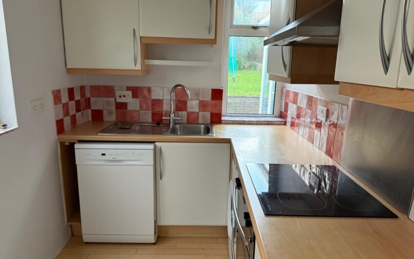 3 Bedroom Semi-detached House available for Rent in Luton, LU2!!!