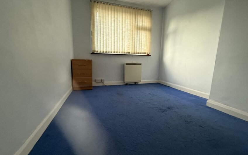 3 Bedroom Semi-detached House available for Rent in Luton, LU2!!!