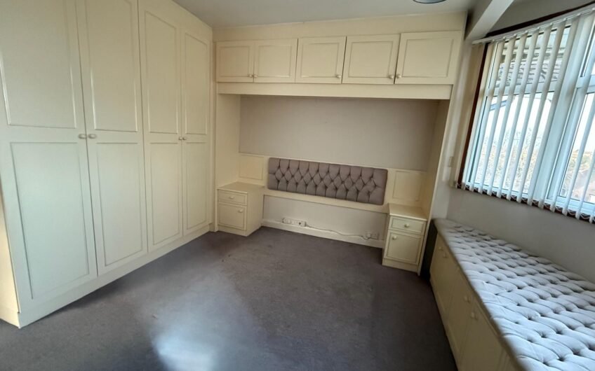 3 Bedroom Semi-detached House available for Rent in Luton, LU2!!!