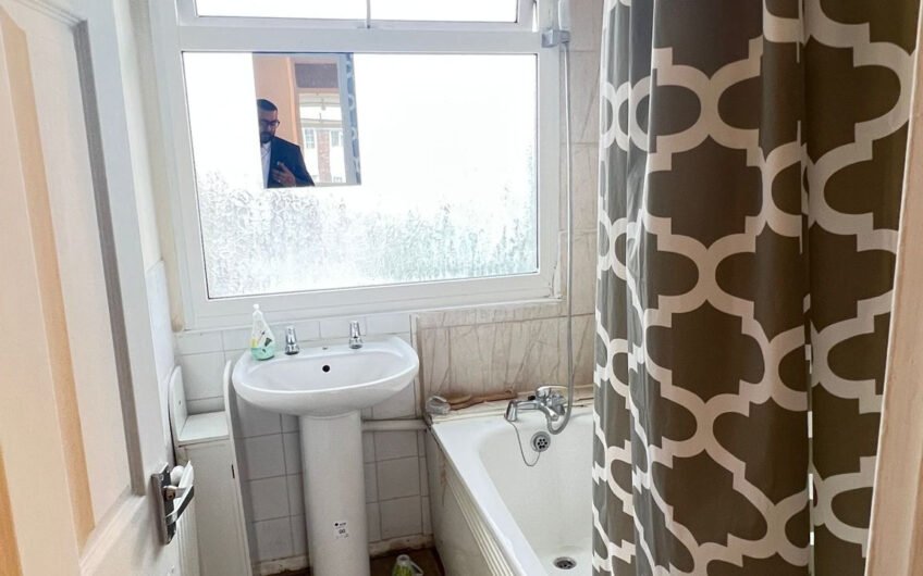 3 bedroom terraced house available for Rent in LU1!!!