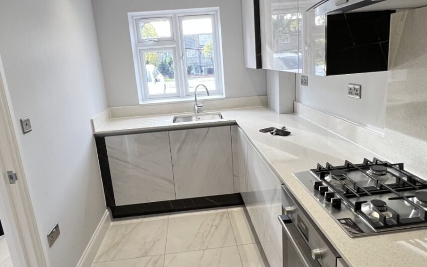 4 Bed Town House Available For Rent, Buddleia View LU5!!!