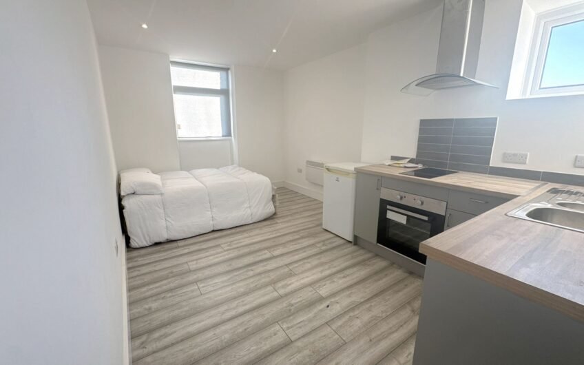 Studio Flat available for Rent in Luton, LU4!!!
