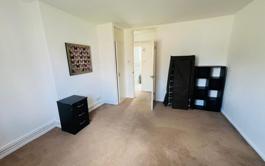 1 Bed Semi-Furnished Apartment Available for Rent in LU1!!!
