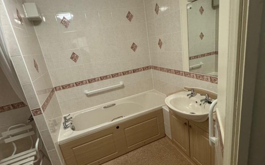 1-Bedroom Flat Available for Rent in TN8!!!