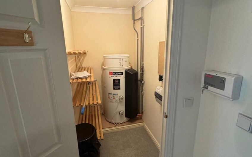 1-Bedroom Flat Available for Rent in TN8!!!