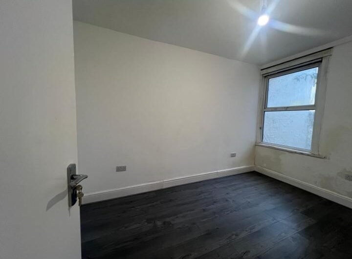 HMO Compliant 5-Bedroom House Available for Rent in LU1!!!