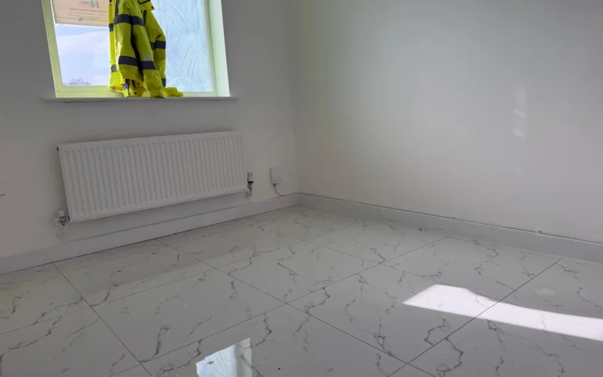 Stylish 4-Bedroom Townhouse with Garden & Driveway in Prime Luton Location