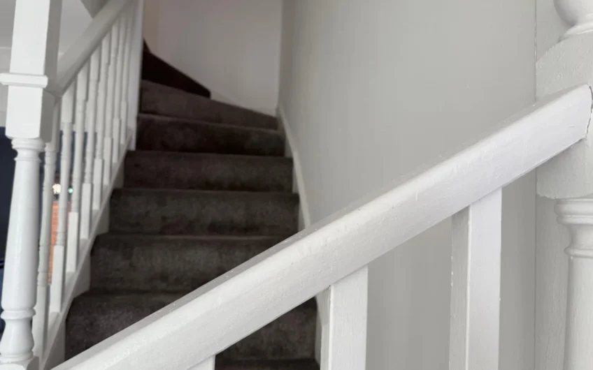 Stylish 4-Bedroom Townhouse with Garden & Driveway in Prime Luton Location