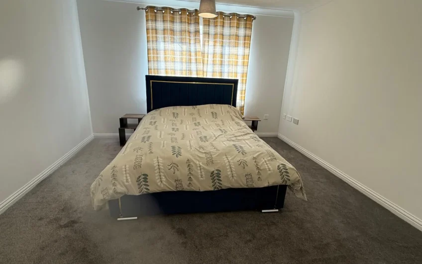 Stylish 4-Bedroom Townhouse with Garden & Driveway in Prime Luton Location