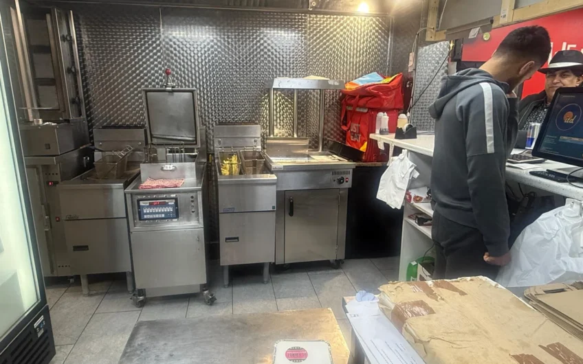Prime 700 Sqft Pizza Shop available for Sale in Luton, LU2!!!