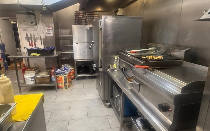 Prime 700 Sqft Pizza Shop available for Sale in Luton, LU2!!!