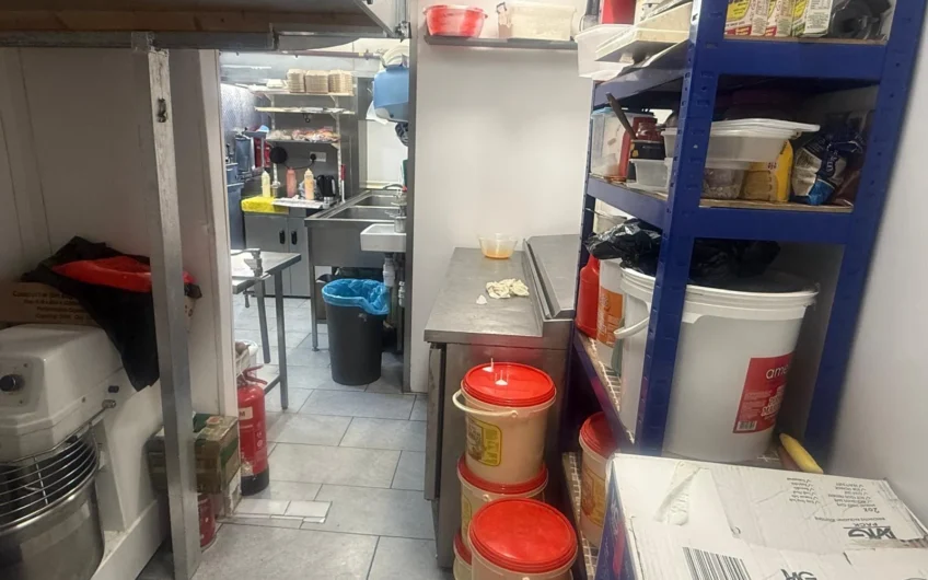Prime 700 Sqft Pizza Shop available for Sale in Luton, LU2!!!