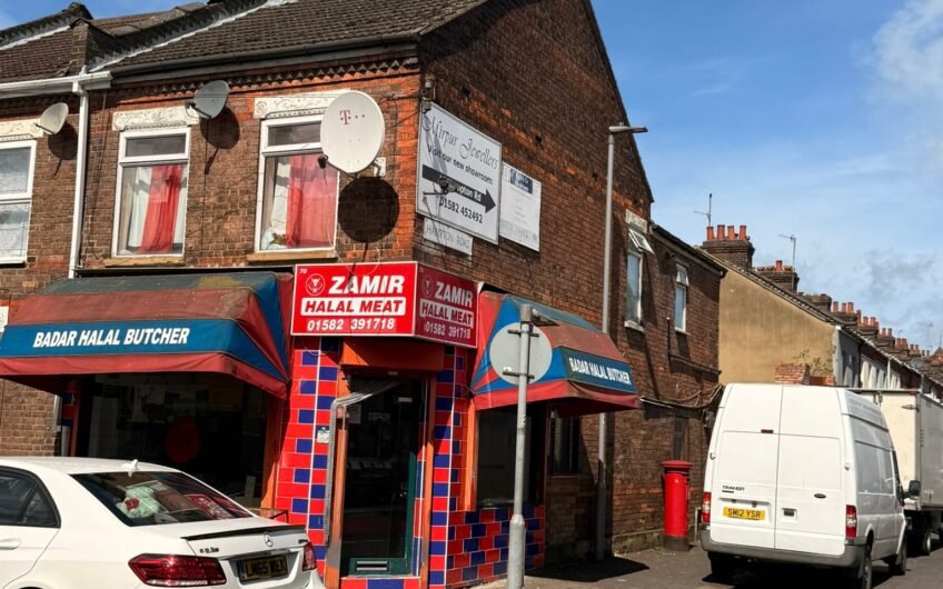 Semi-commercial property with Residential Flat for Sale in Ash Road, Luton, LU4!!!