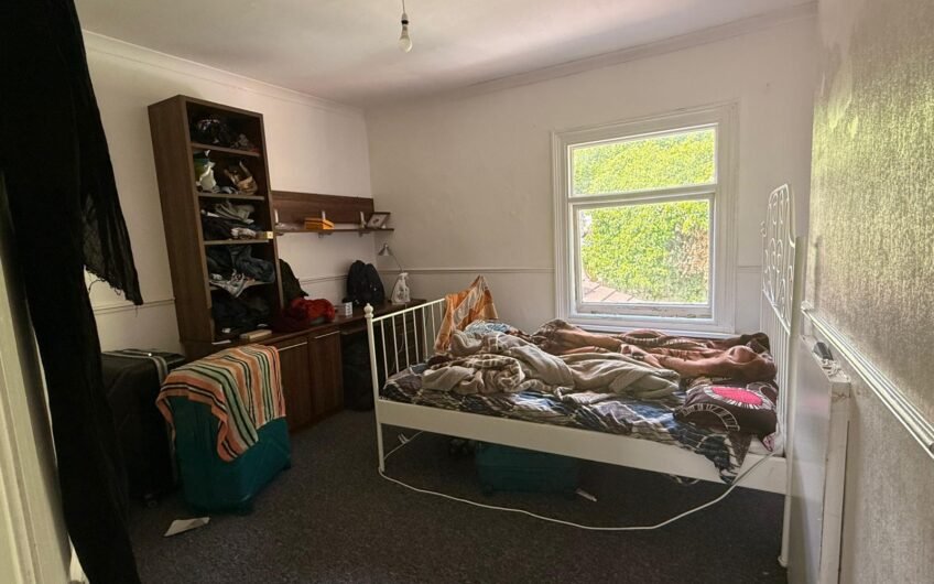 2 Bedroom Mid-terraced House for Sale in Luton, LU1!!!