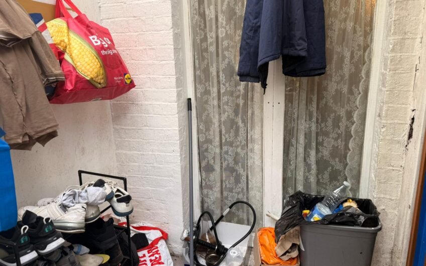 2 Bedroom Mid-terraced House for Sale in Luton, LU1!!!