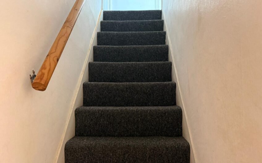 2 Bedroom Mid-terraced House for Sale in Luton, LU1!!!