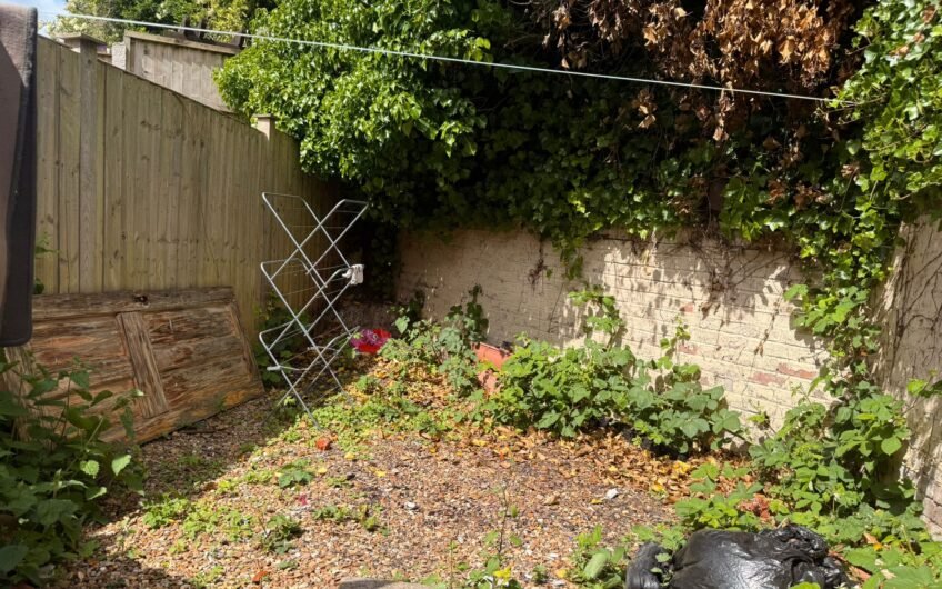 2 Bedroom Mid-terraced House for Sale in Luton, LU1!!!