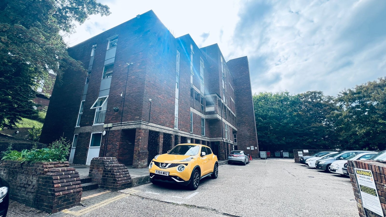 1-Bedroom Flat Available For Rent in LU1!!!