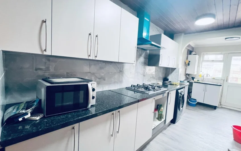 3 Bedroom House For Sale in Luton, LU3!!!
