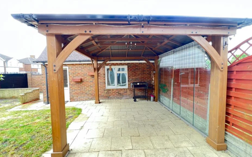 Exceptional 5 Bed Deatched House For Rent in Bedford MK42!!!