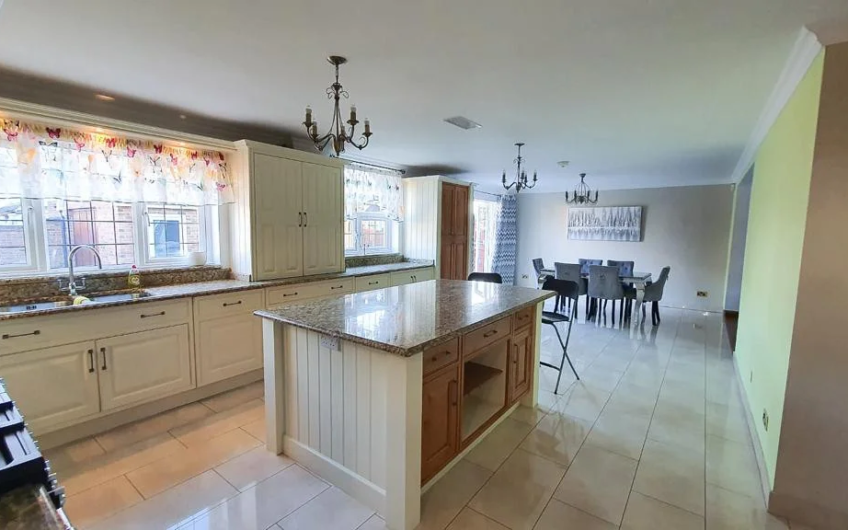 Exceptional 5 Bed Deatched House For Rent in Bedford MK42!!!