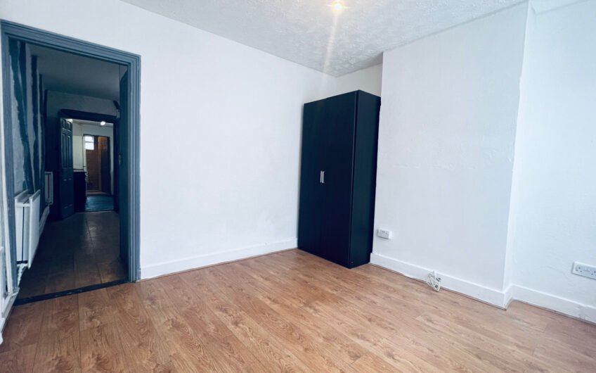 3-Bedroom house available for Rent in Luton, LU1!!!