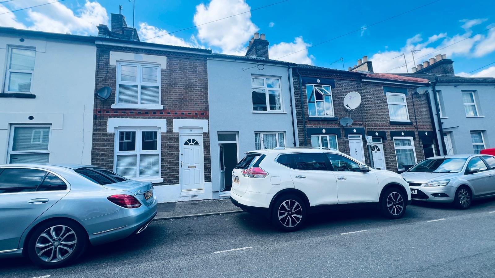 3-Bedroom house available for Rent in Luton, LU1!!!