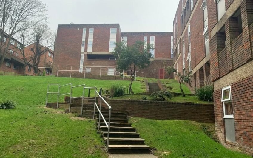 Available 2 Bed Flat in Downs Road, Luton, LU1 !!!