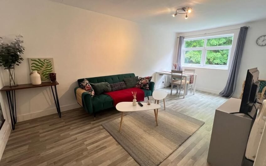 Available 2 Bed Flat in Downs Road, Luton, LU1 !!!