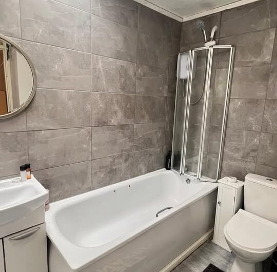 Available 2 Bed Flat in Downs Road, Luton, LU1 !!!