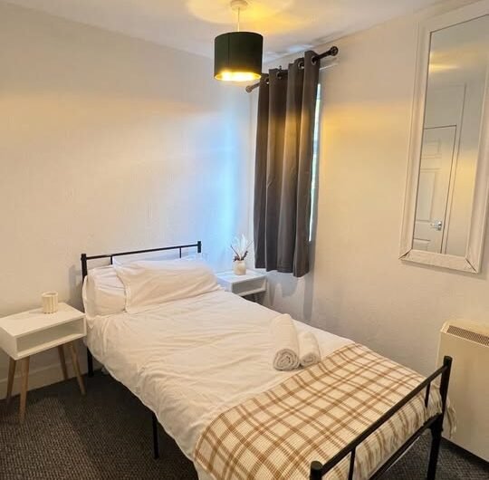 Available 2 Bed Flat in Downs Road, Luton, LU1 !!!