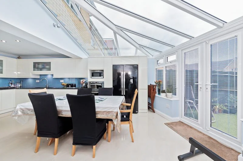 Available Spacious 6-Bedroom Corner House for Sale in Luton, LU4!!!