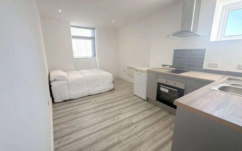 Studio Flat available for Rent in Luton, LU4!!!