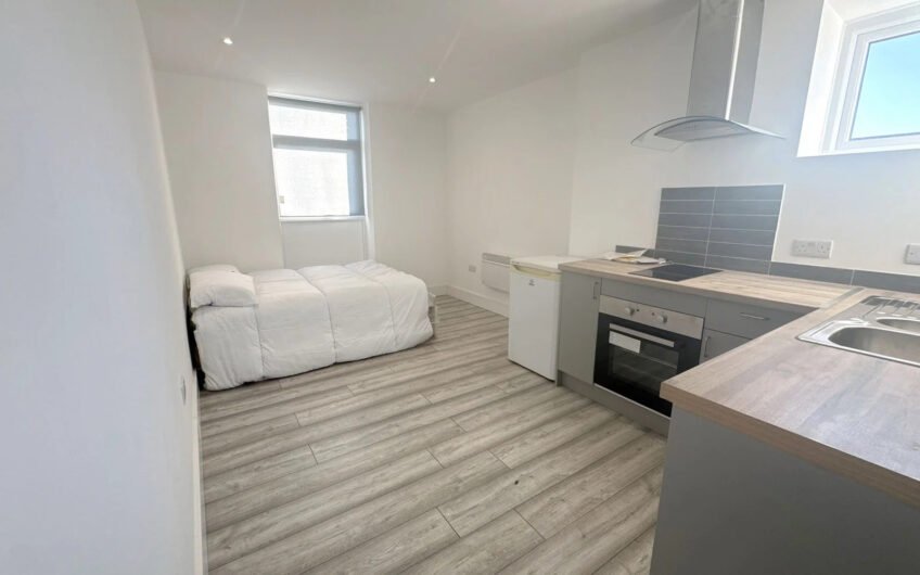 Studio Flat available for Rent in Luton, LU4!!!