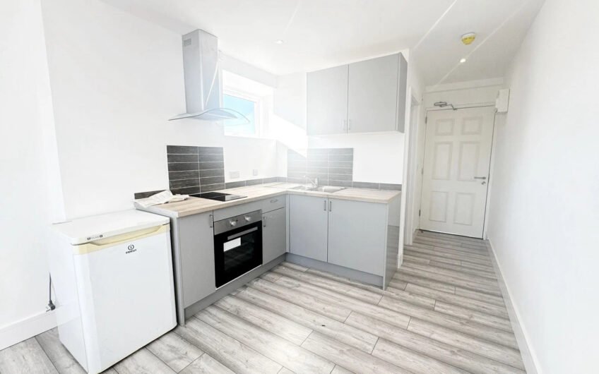 Studio Flat available for Rent in Luton, LU4!!!